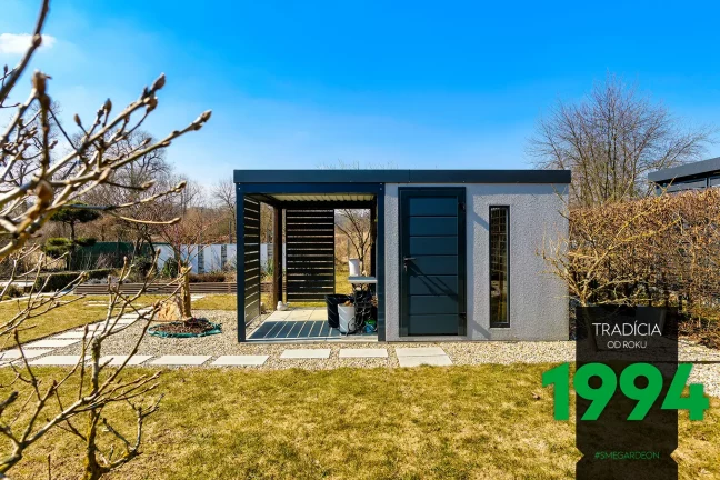 Zahradní domek s přístřeškem na boku