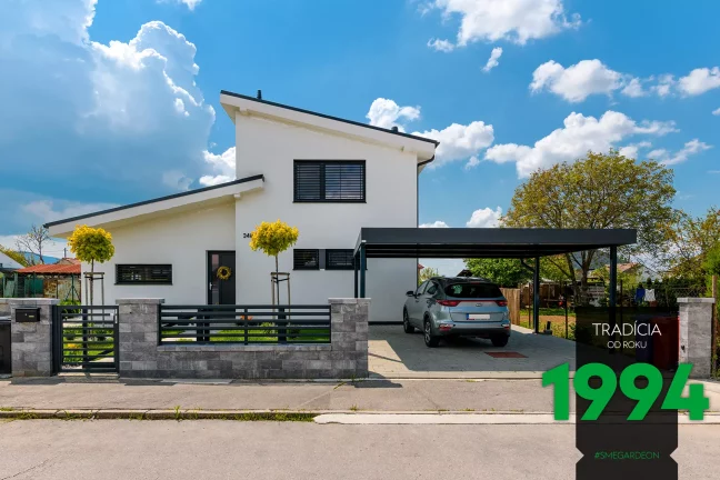 Přístřešek u domu