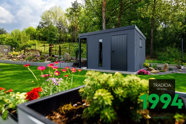 Zahradní domek na zahradě