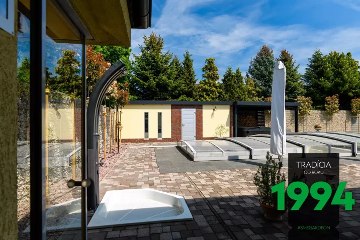 Atypický domeček ve žluté omítce