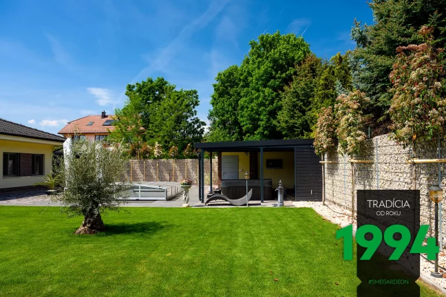 Přístřešek na zahradě