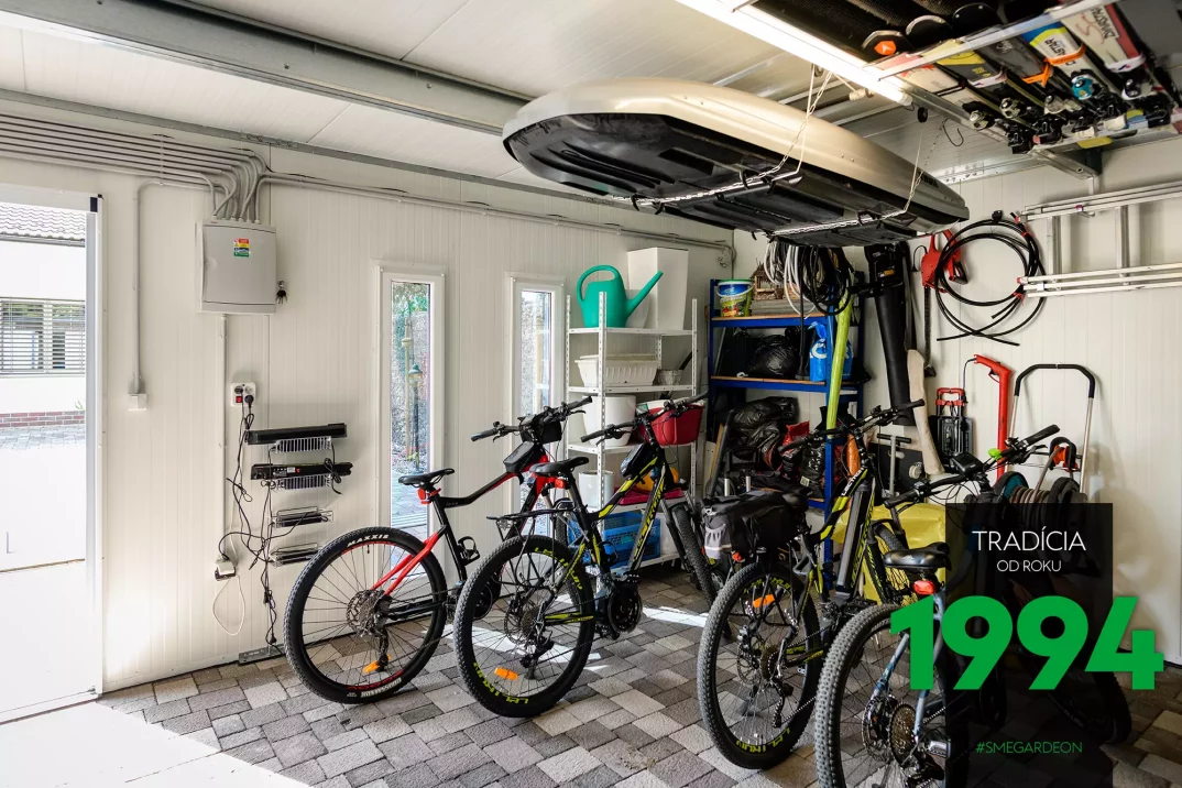 Kola uložená v domečku