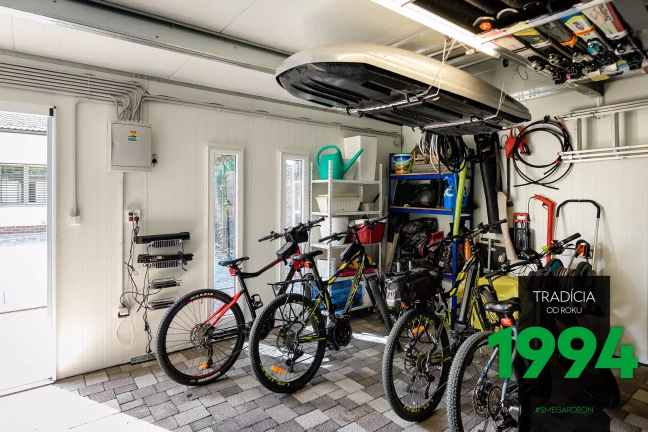 Kola uložená v domečku