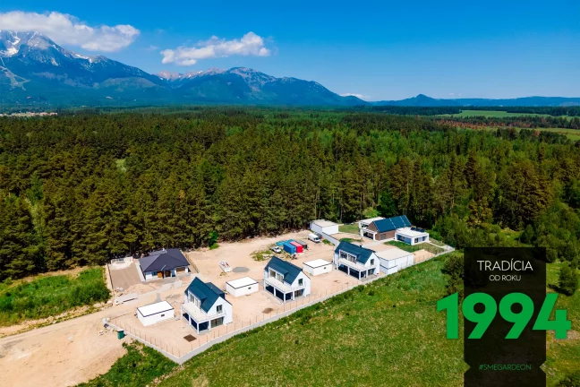 Garáž pro dvě auta u lesa