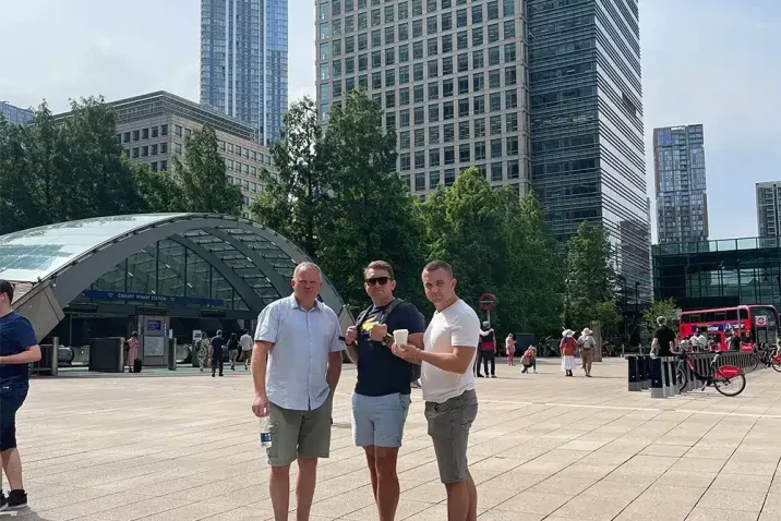 Mužský kolektív v Londýne