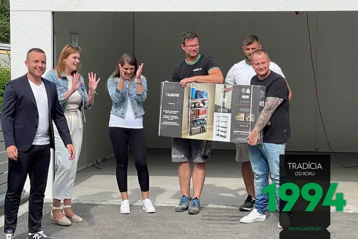 Regál pro rakouskou rodinku