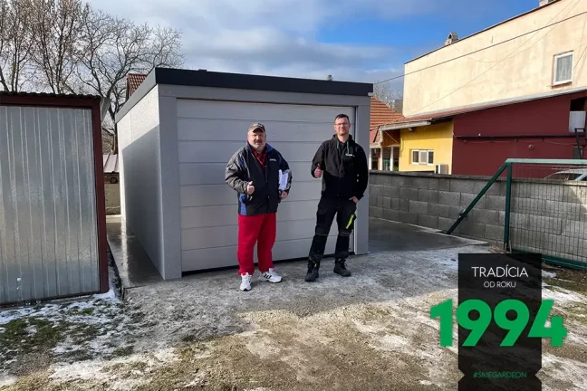 Zákazník s montážnikem