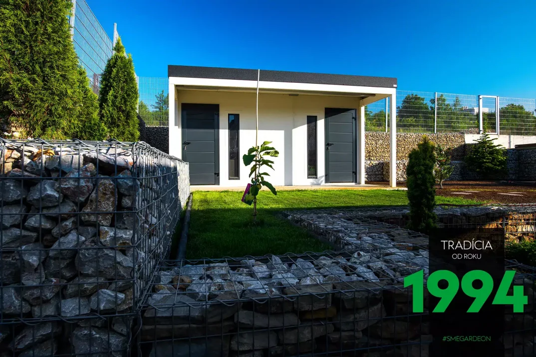 Domeček v bílé omítce