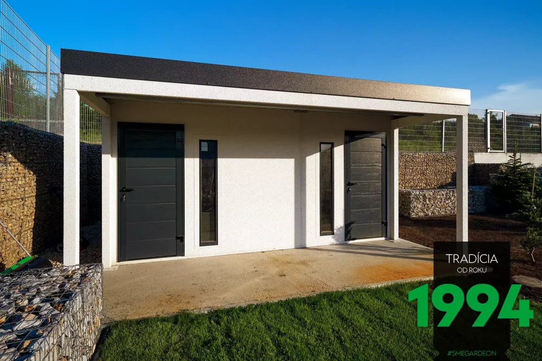 Domeček s přístřeškem vpředu