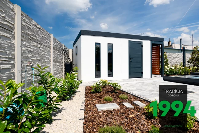 Domeček z přístřeškem