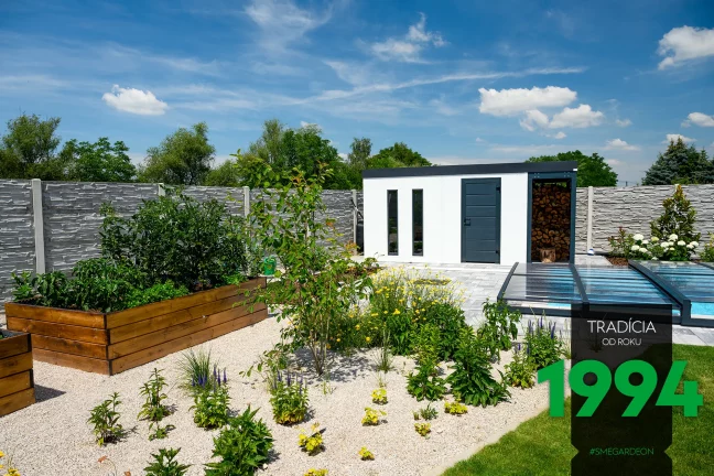 Zahradní domek na zahradě