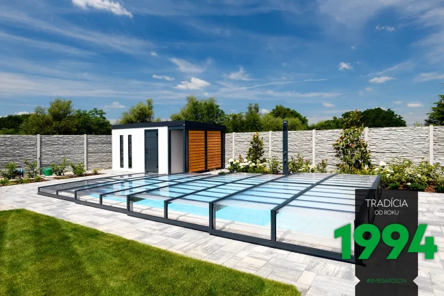 Bazén před domečkem