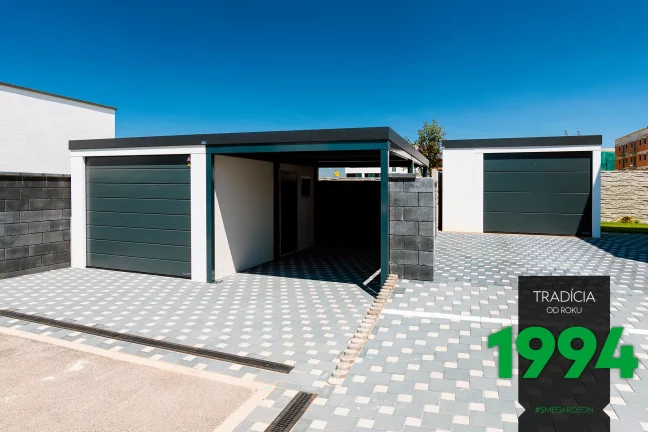 Garáž s přístřeškem u garáže pro jedno auto