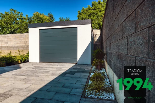 Garáž v bílé omítce