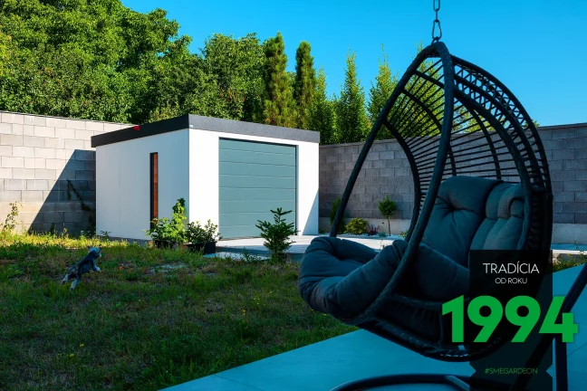 Houpací křeslo na zahradě