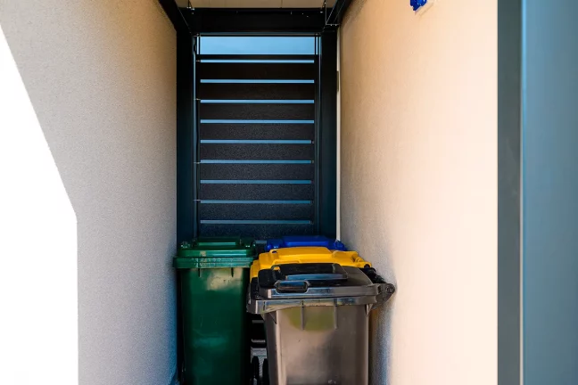 Koše pod přístřeškem