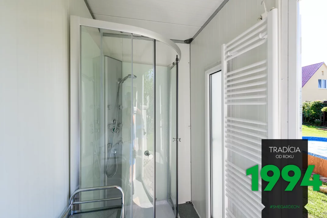 Sprchový kout v domečku