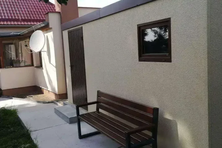 Domek v pískové omítce