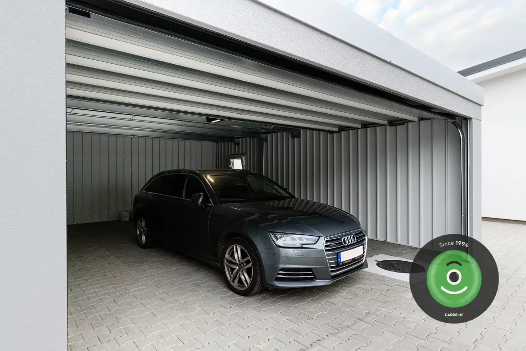 Auto v neizolovaný garáži