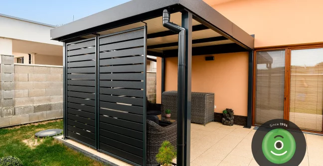 Kovové výplně na pergole