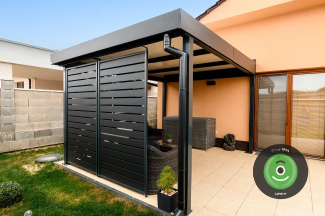 Kovové výplně na pergole