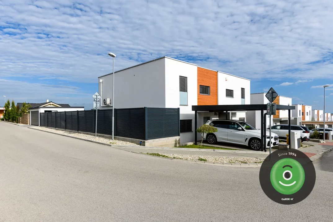 Přístřešek pro jedno auto