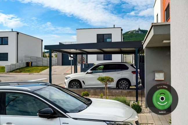 Přístřešek u domu