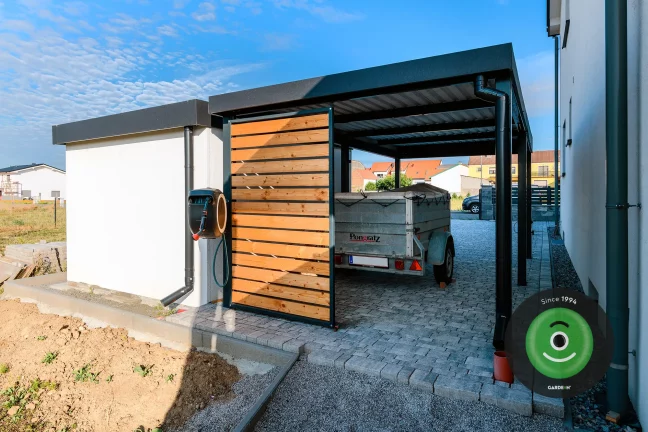 Dřevěná výplň na přístřešku