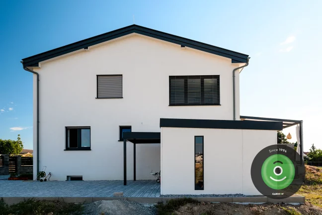 Domeček před domem