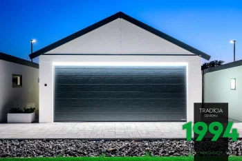 Garáž se špičatou střechou