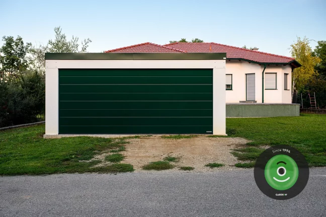 Garáž GARDEON na zahradě garážový vrata 1