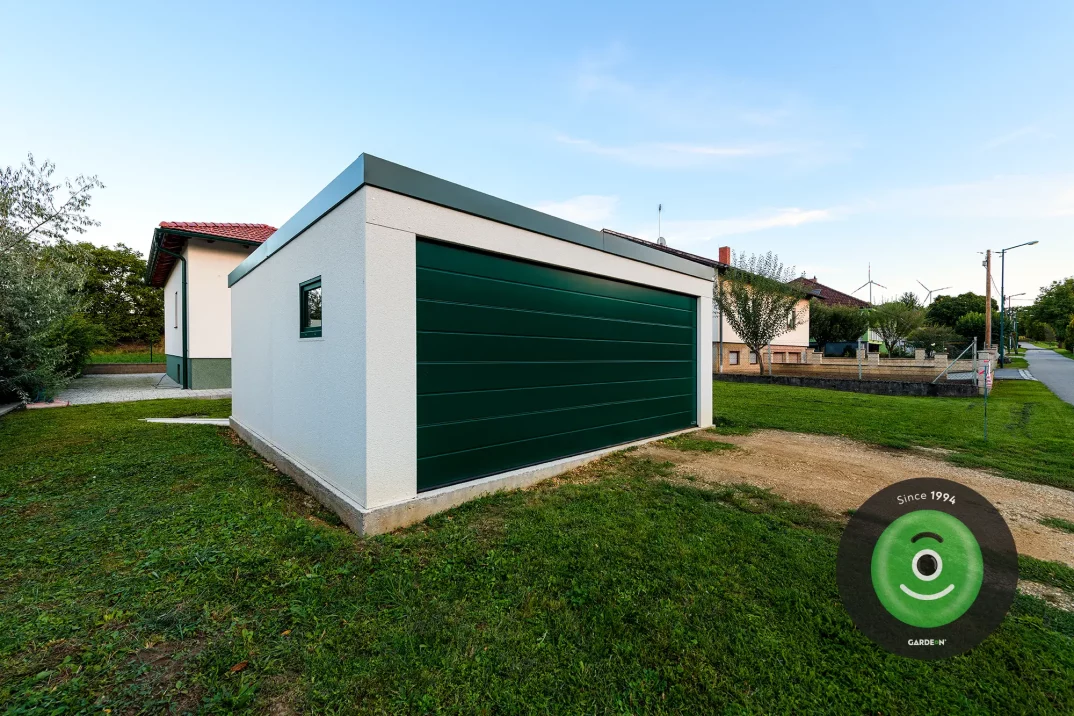 Garáž GARDEON na zahradě garážový vrata