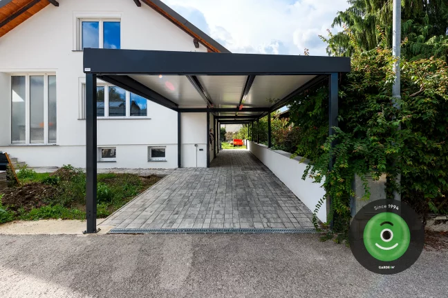 Přístřešek pozdĺž domu