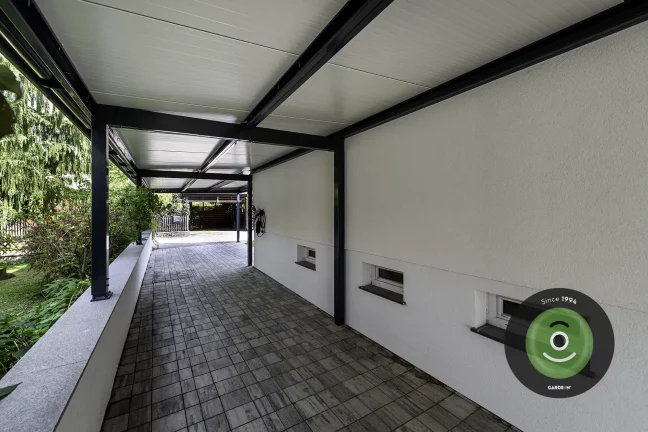 Přístřešek vedle domu