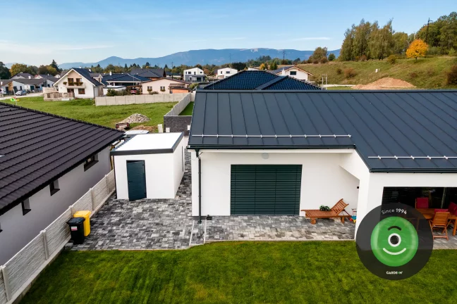 Montovaná garáž GARDEON se značkovými vraty Hörmann