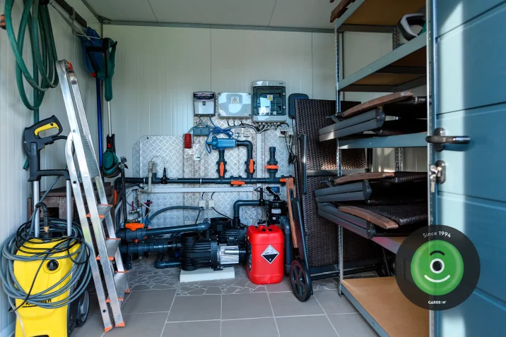 Montovaný domeček GARDEON s doplňky v barvě antracit