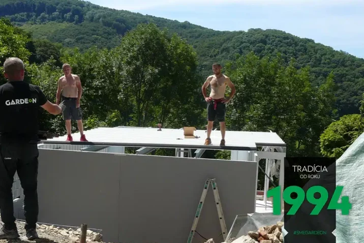 Montáž střechy na domčeku Thermopanel plánovaní
