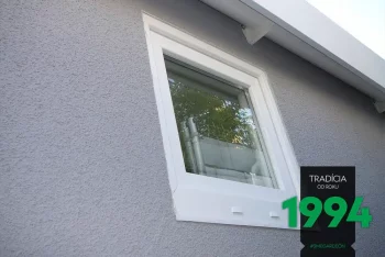 Záhradní chatka okno