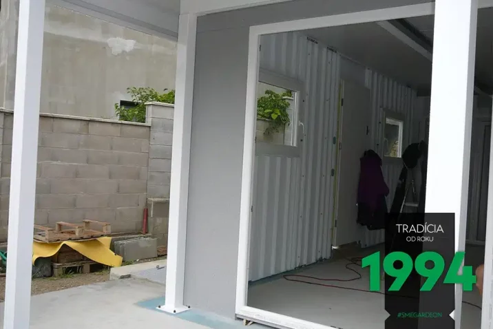 Víkendová chatka vchod