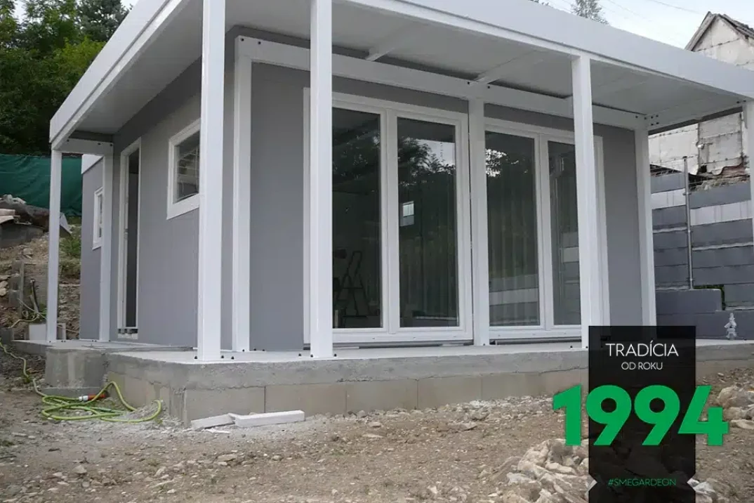 Víkendová chatka spředu