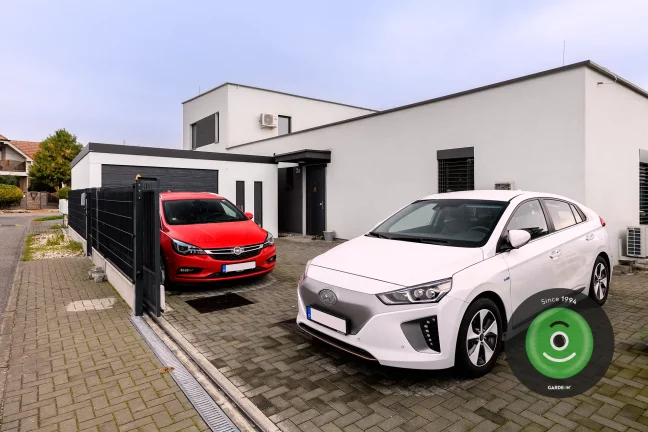 Montovaná garáž GARDEON se značkovými vraty Hörmann