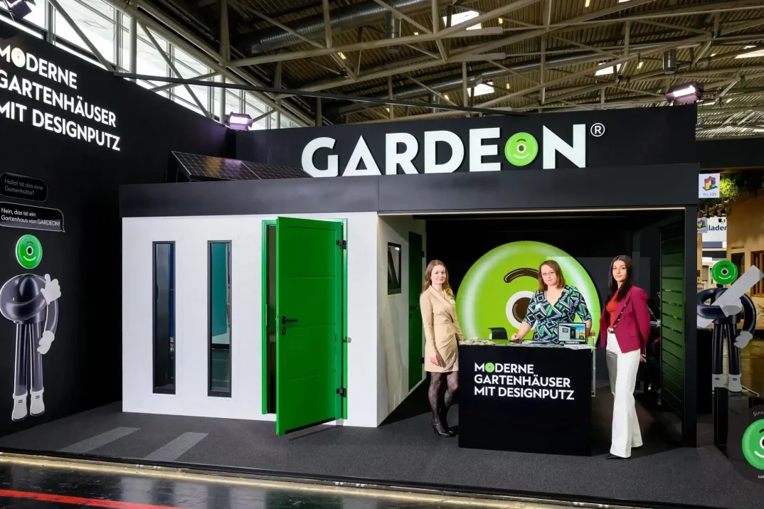 Zahradní domek GARDEON se spádem na zadní stranu na veletrhu BAU 2023