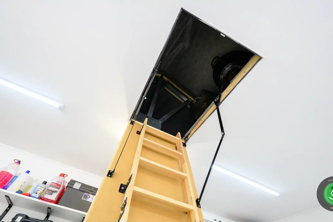 GARDEON garáž pro dvě auta sedlová střecha interiér 3