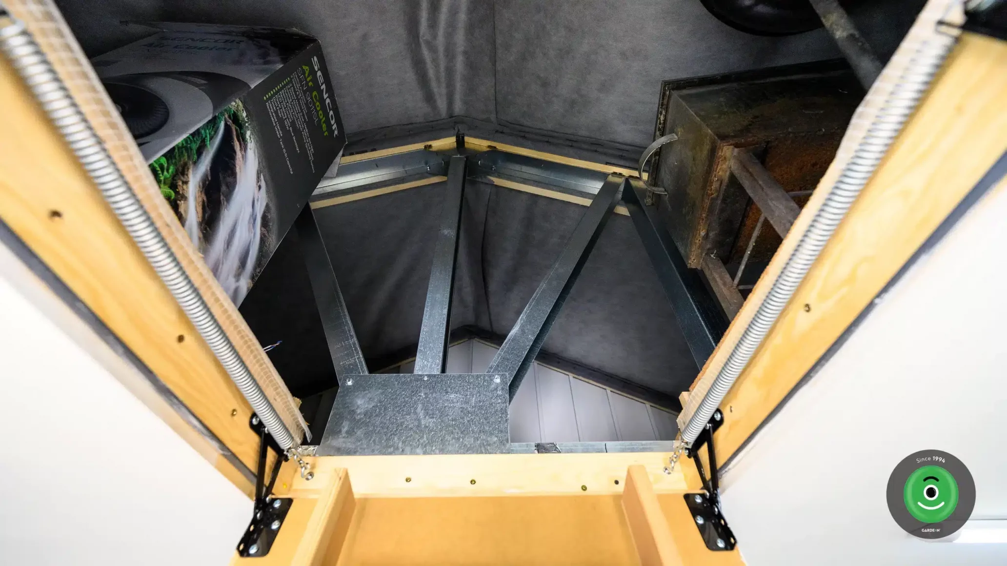 GARDEON garáž pro dvě auta sedlová střecha interiér 4