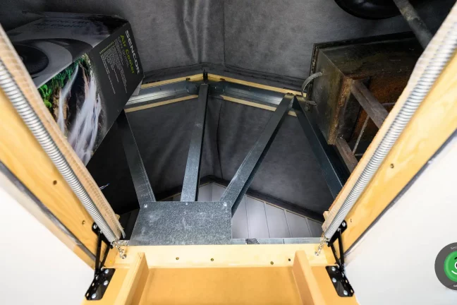 GARDEON garáž pro dvě auta sedlová střecha interiér 4