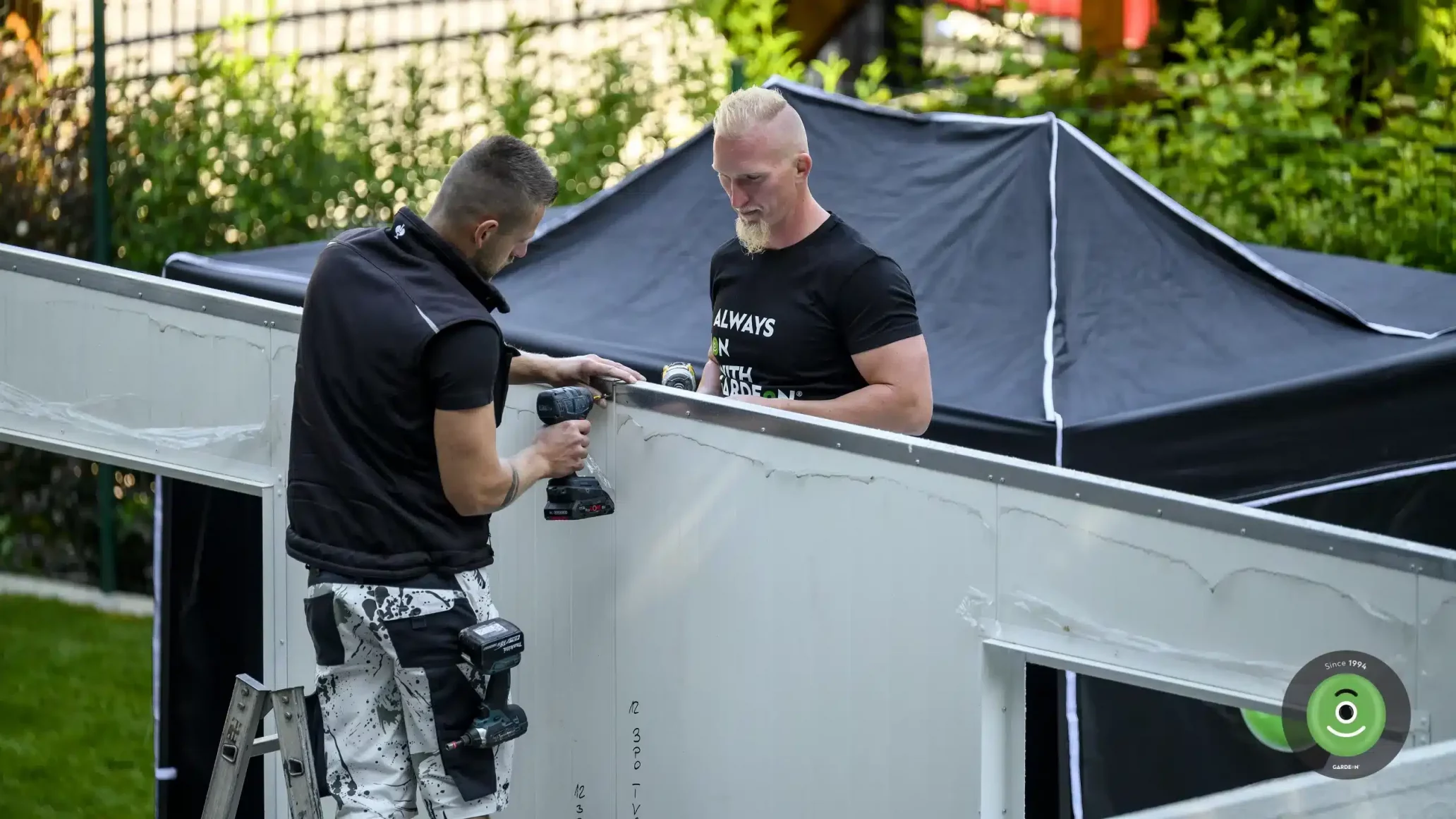 Pracující montážníci