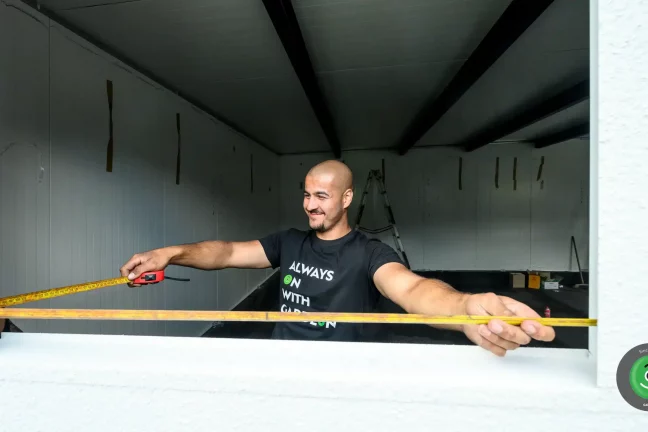 Přeměřování otvoru na okno