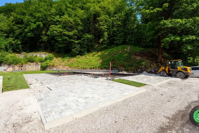 GARDEON připravený podklad - dlažba pro montáž stavby pro Garáž TV