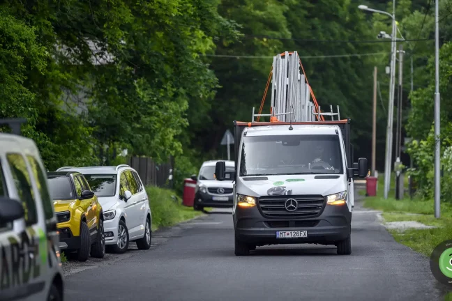 GARDEON příchozí valník se stavbou pro Garáž TV