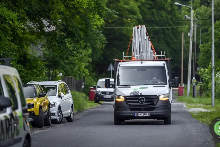 GARDEON příchozí valník se stavbou pro Garáž TV